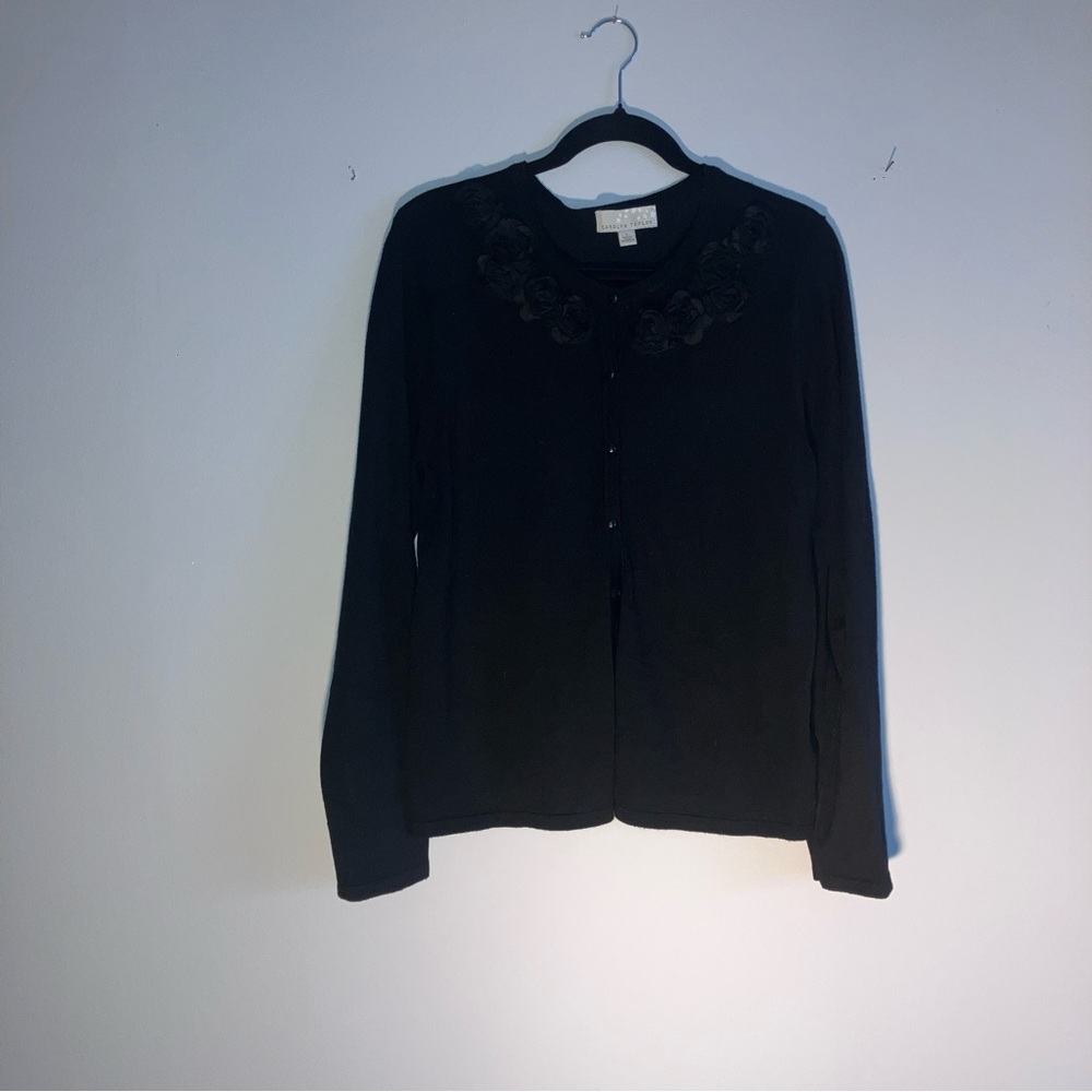 Carolyn Taylor Black Cashmere w/ tulle rosettes in size large. Vintage in perfec